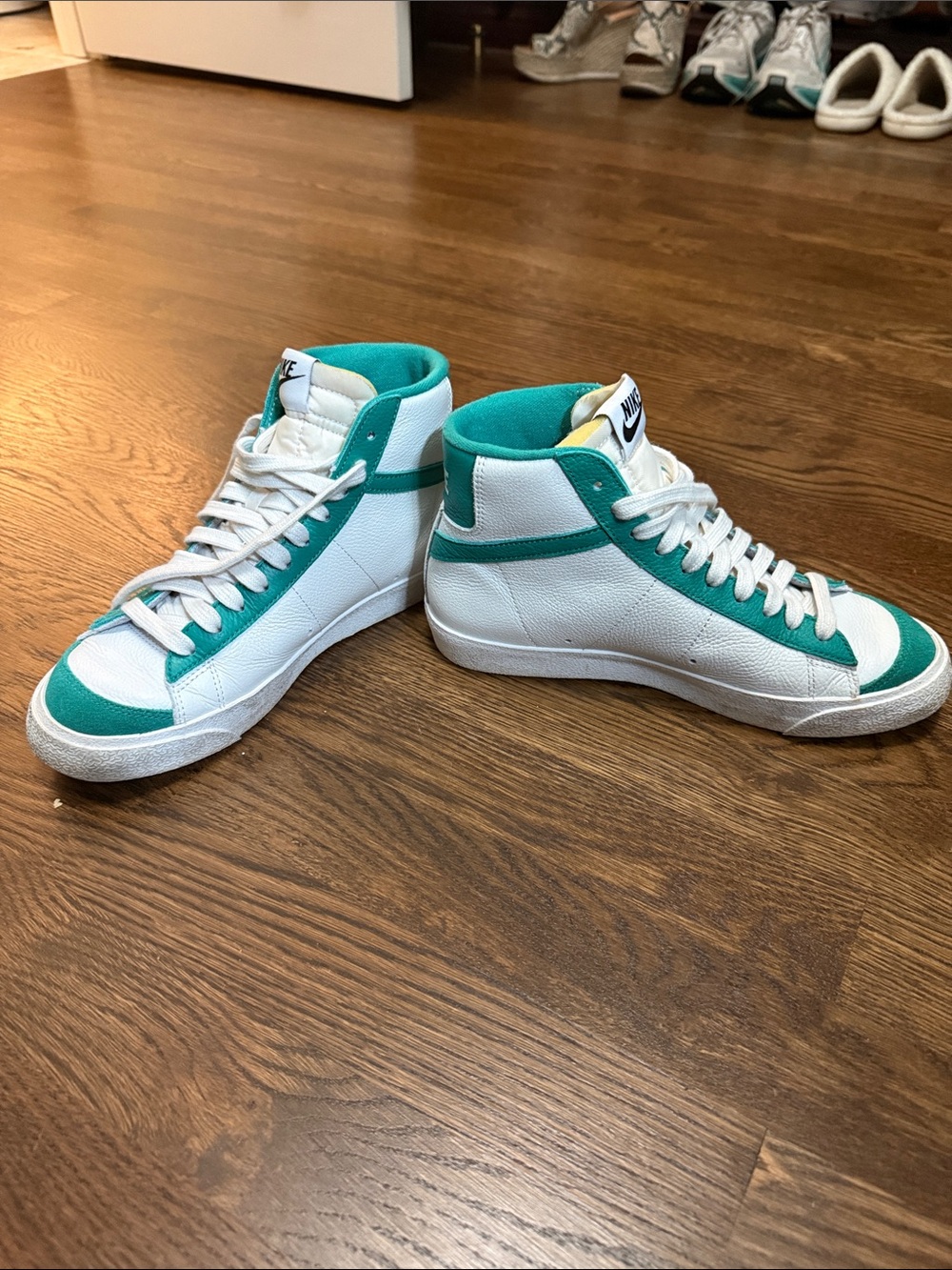 Nike Blazer Mid White Green High-Top Sneakers - Picture 3 of 5